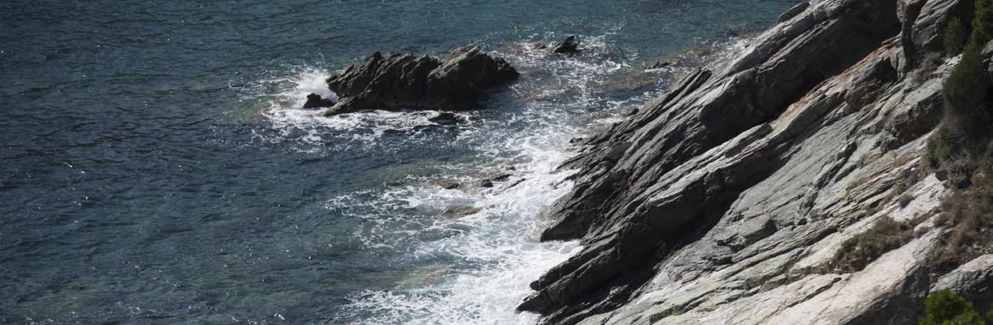 Falaise du Parc naturel marin du cap Corse et de l'Agriate | Crédit : Agnès Poiret / Agence française pour la biodiversité