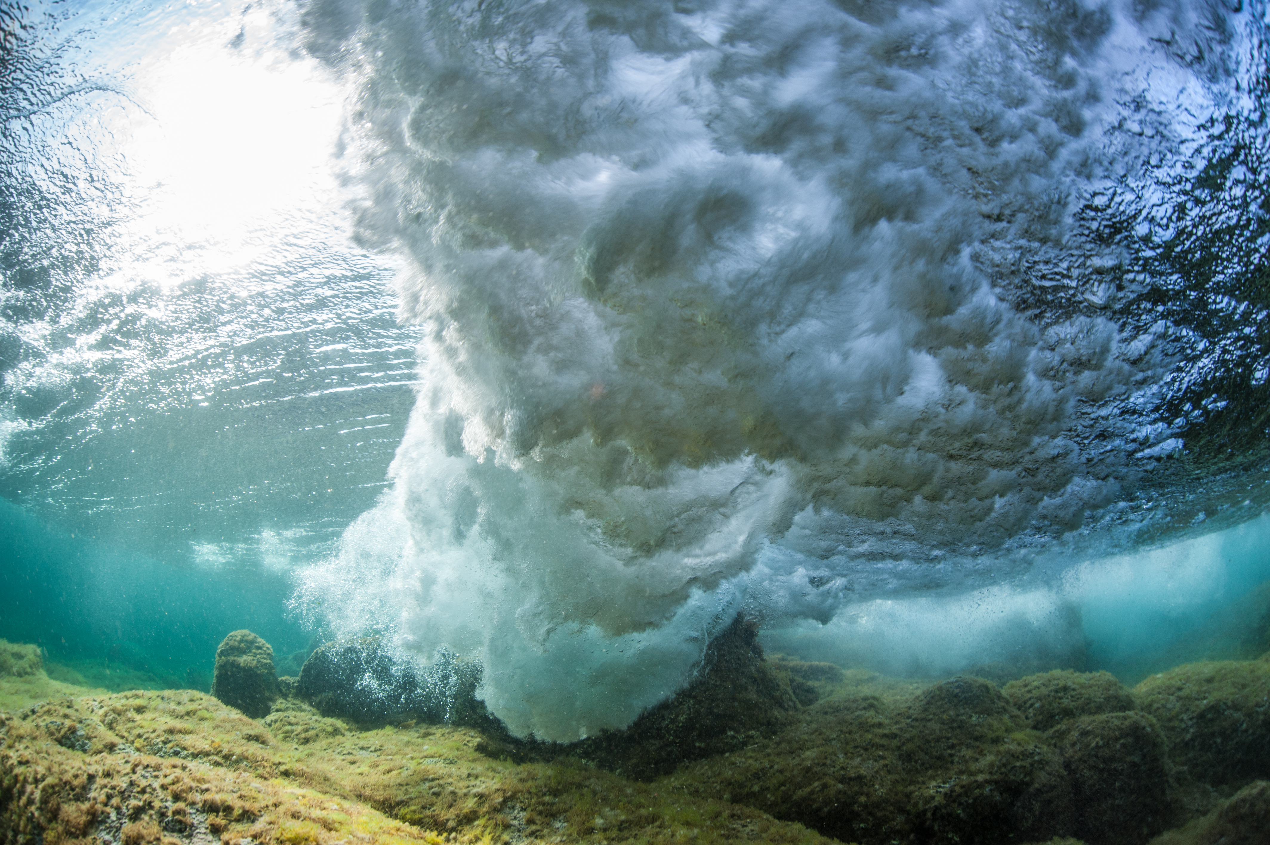 Vague dans le Parc naturel marin du cap Corse et de l'Agriate | Crédit : Eric Volto