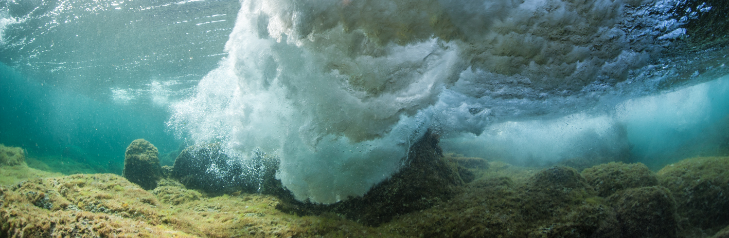 Vague dans le Parc naturel marin du cap Corse et de l'Agriate | Crédit : Eric Volto